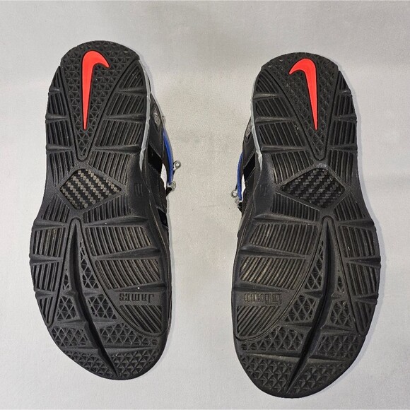 Nike LeBron 3 'The Shop Black University Red' - Picture 4 of 6